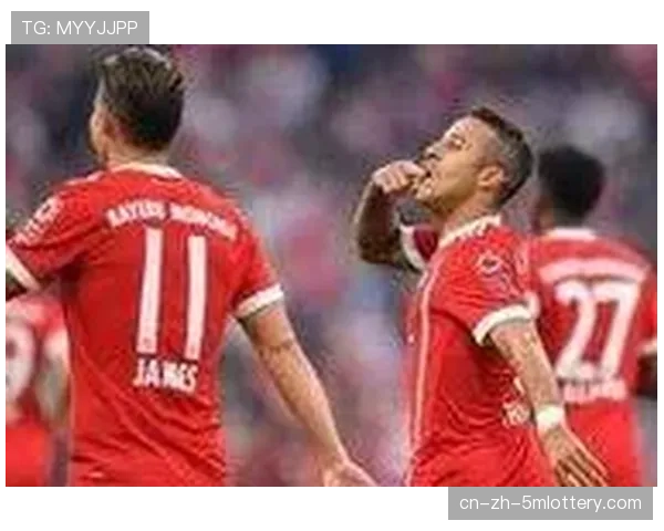 终场哨响，拜仁球员与球迷共庆第34座德甲冠军